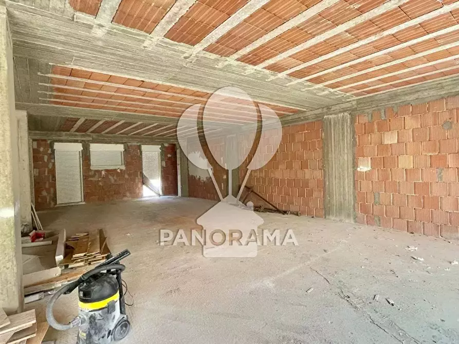 Immagine 8 di Casa trifamiliare in vendita  in via pertini a Alcamo