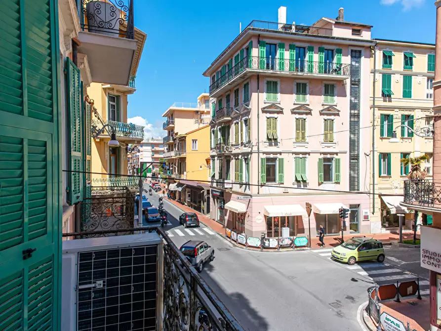 Immagine 8 di Casa trifamiliare in vendita  in Via Roma, 5 a Bordighera