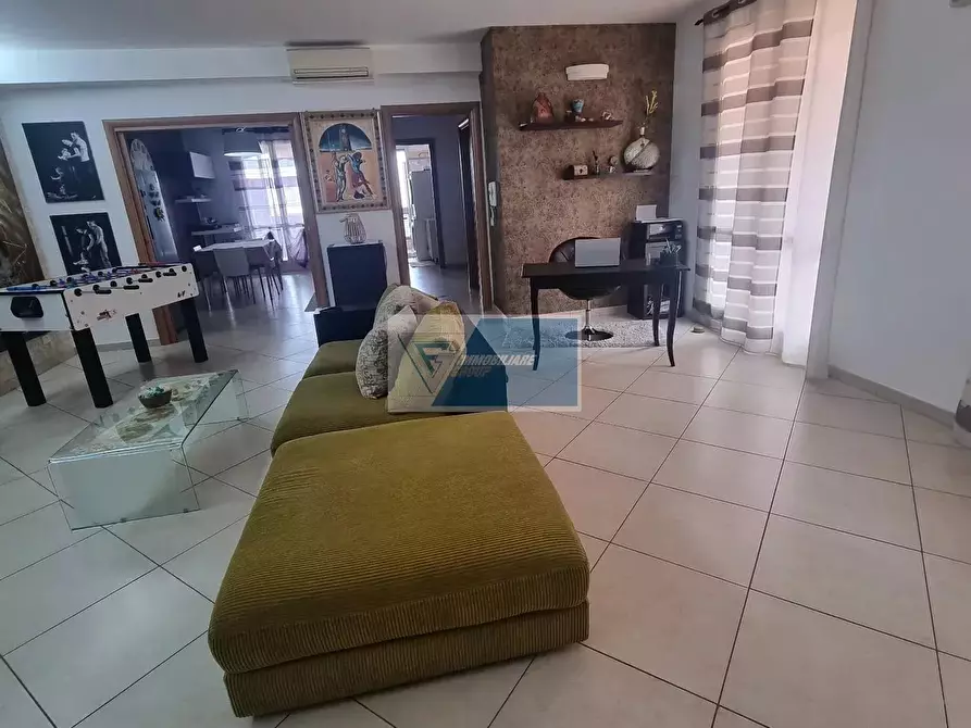 Immagine 3 di Casa trifamiliare in vendita  in Piazza Carlo Cavarra, 10 a Buccheri