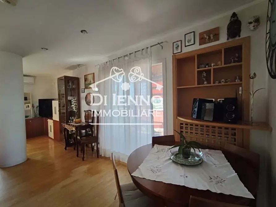 Immagine 2 di Casa trifamiliare in vendita  in Via Mongardino a Roma