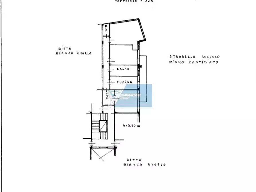 Immagine 14 di Casa trifamiliare in vendita  in Viale Teracati, 110 a Siracusa