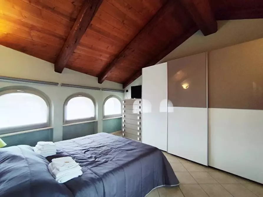 Immagine 12 di Casa trifamiliare in vendita  a Barolo