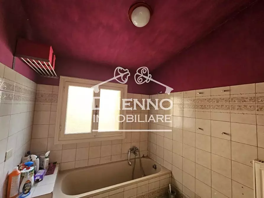 Immagine 11 di Casa trifamiliare in affitto  in Via della Polveriera a Roma