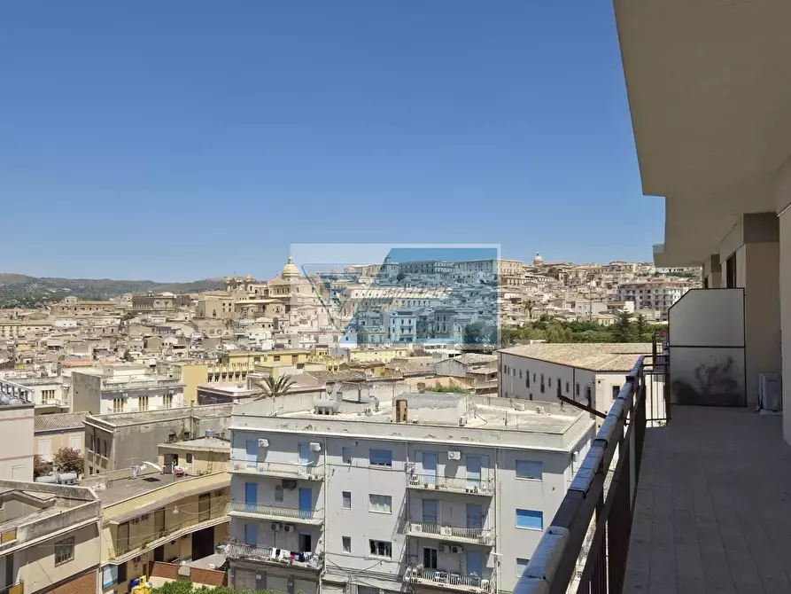 Immagine 18 di Casa trifamiliare in vendita  in Piazza Sgroi a Noto