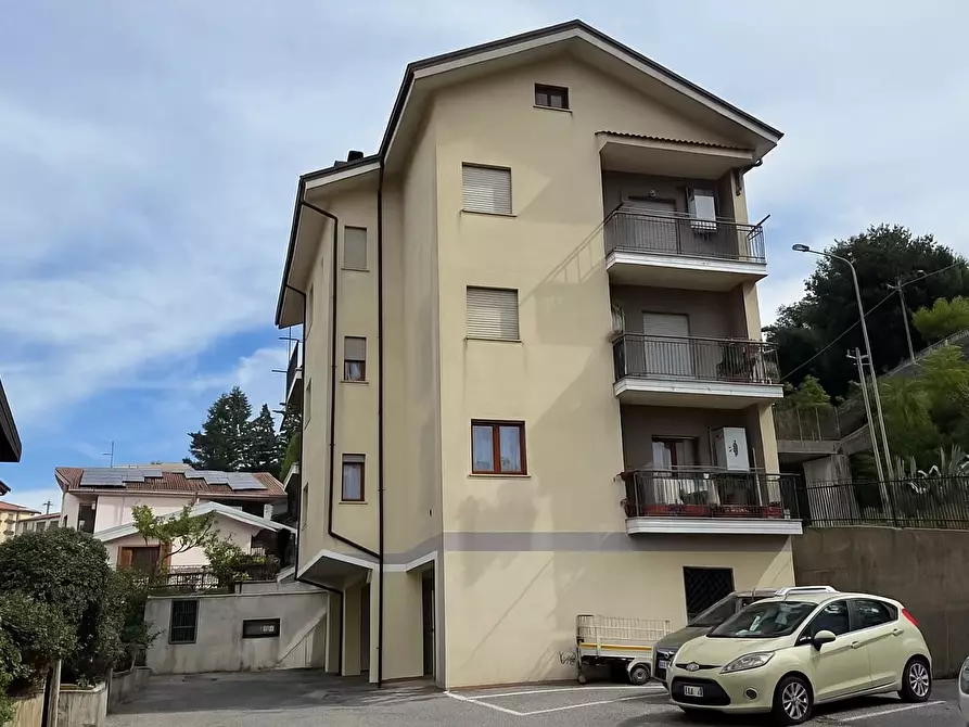 Immagine 1 di Casa trifamiliare in vendita  in Via Vincenzo Gallo, 68 a Rogliano