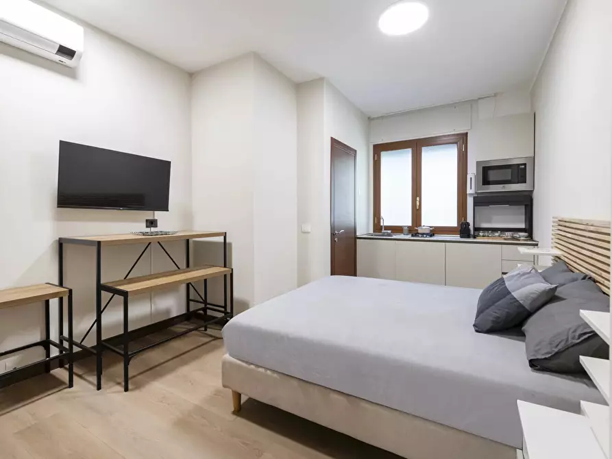 Immagine 2 di Casa trifamiliare in affitto  in Via Alfredo Cappellini, 20 a Milano