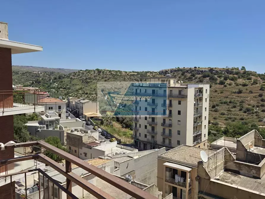 Immagine 12 di Casa trifamiliare in vendita  in Piazza Sgroi a Noto