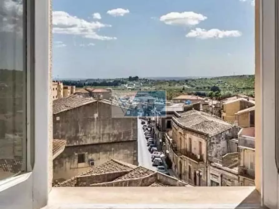 Immagine 1 di Casa trifamiliare in vendita  a Noto