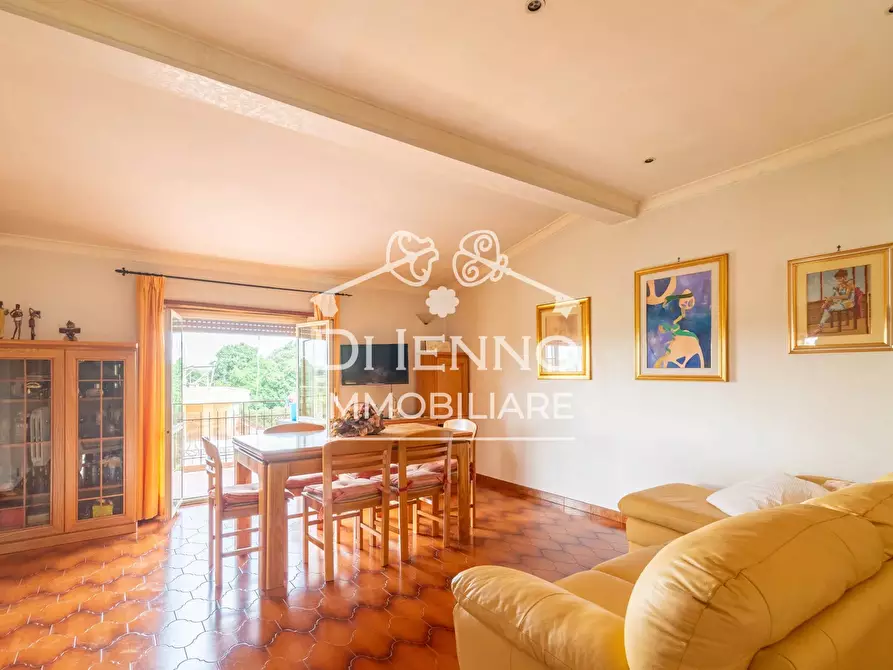 Immagine 4 di Casa trifamiliare in vendita  in Via Castenedolo a Roma