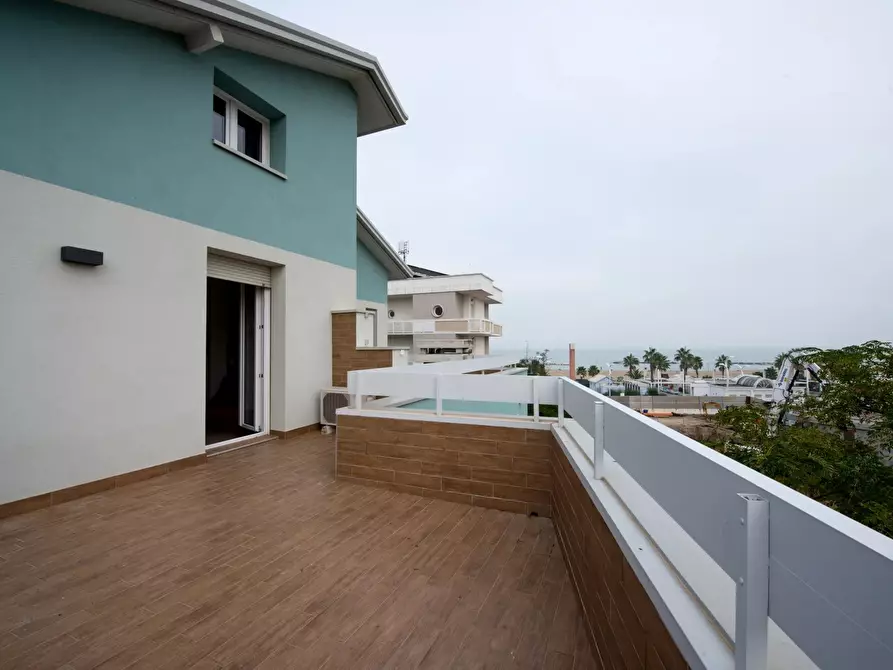 Immagine 36 di Casa trifamiliare in vendita  a Cattolica