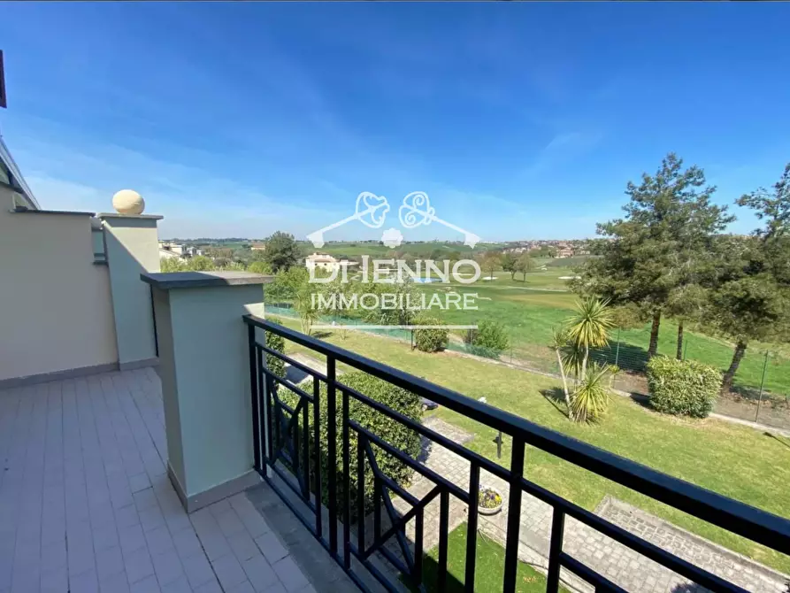 Immagine 12 di Casa trifamiliare in vendita  in Via di Marco Simone, 80 a Guidonia Montecelio