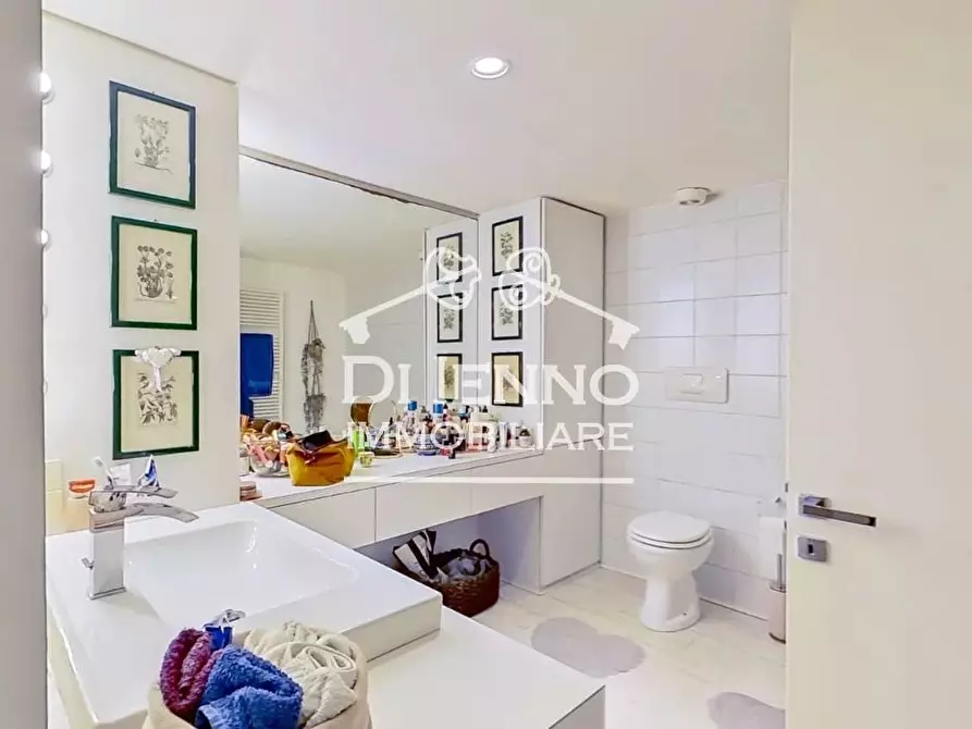 Immagine 33 di Casa trifamiliare in vendita  in Via dei Colli della Farnesina a Roma