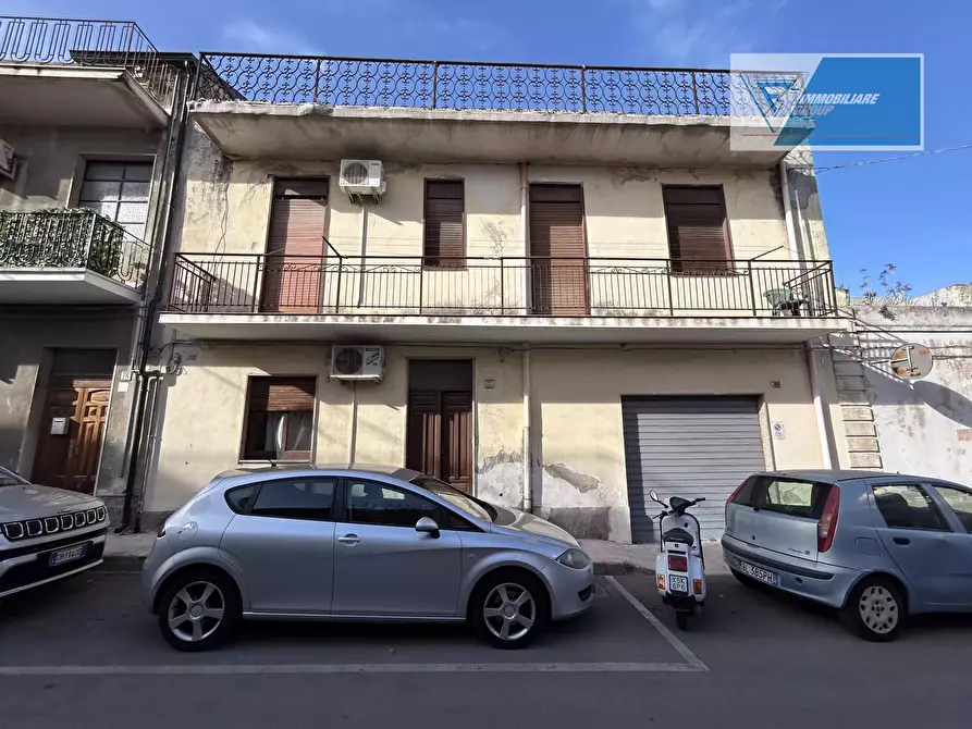 Immagine 1 di Casa trifamiliare in vendita  in via grimaldi a Buccheri