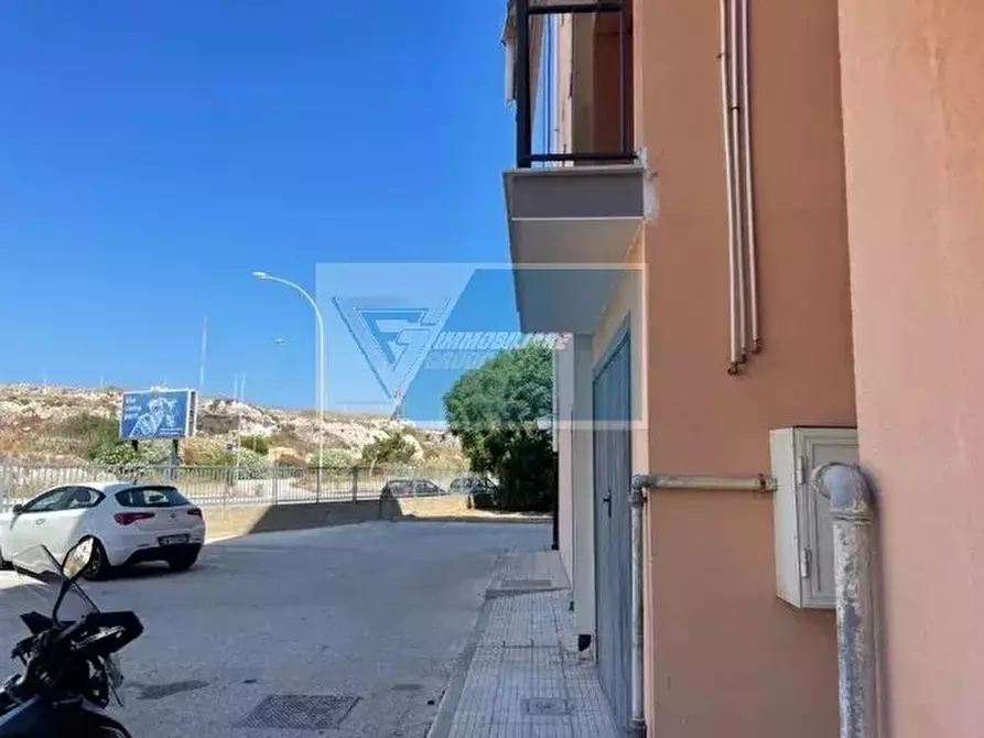 Immagine 7 di Casa trifamiliare in vendita  in Via Luigi Cassia a Siracusa