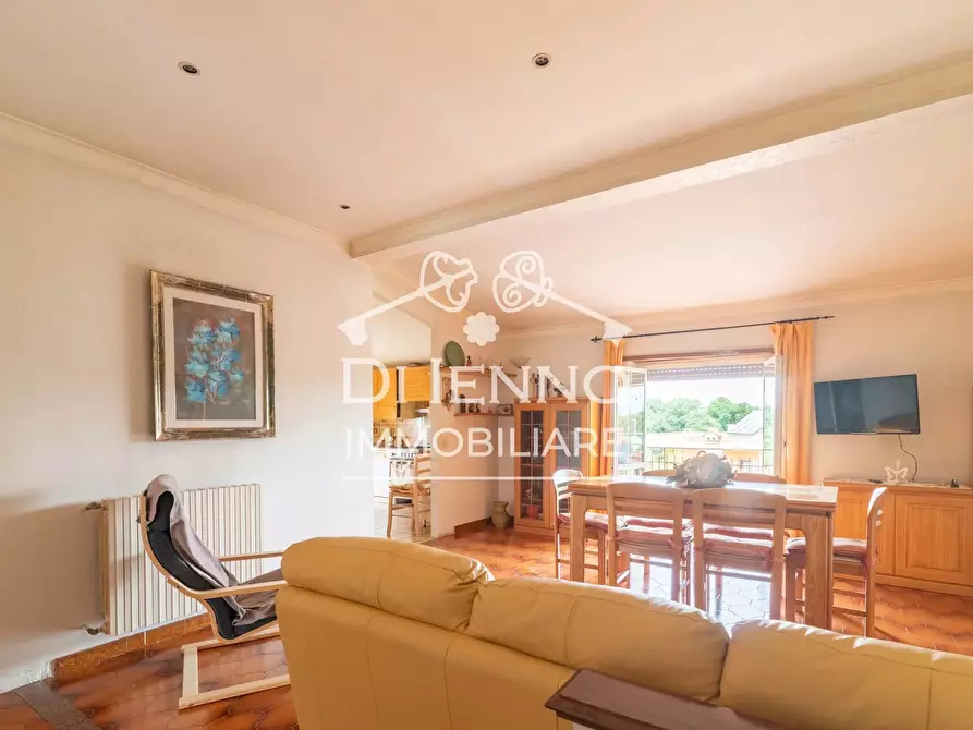 Immagine 2 di Casa trifamiliare in vendita  in Via Castenedolo a Roma