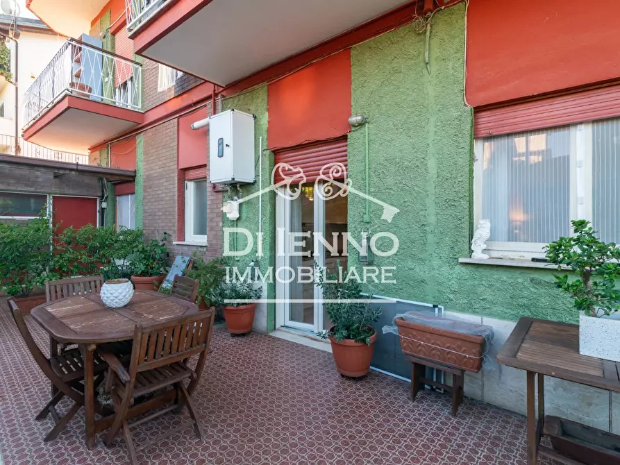 Immagine 14 di Casa trifamiliare in vendita  in Via Pedrengo a Roma