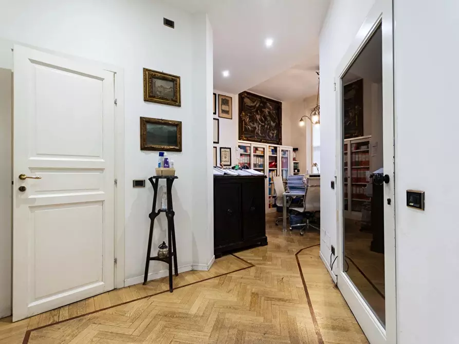 Immagine 15 di Castello in affitto  in Via Spadari a Milano