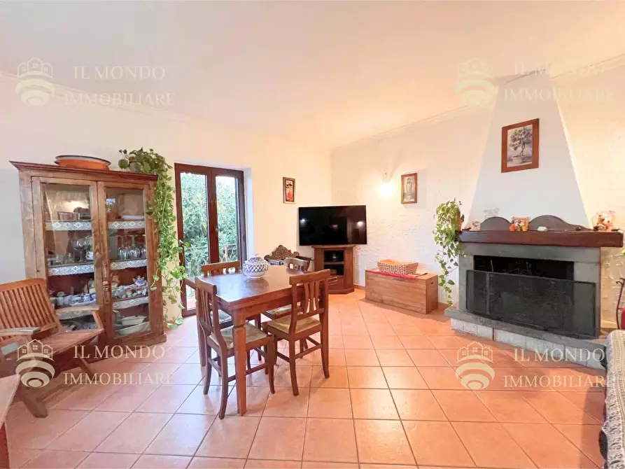 Immagine 6 di Casa trifamiliare in vendita  a Palombara Sabina