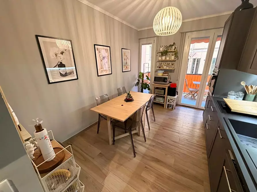 Immagine 1 di Casa trifamiliare in vendita  a Ventimiglia