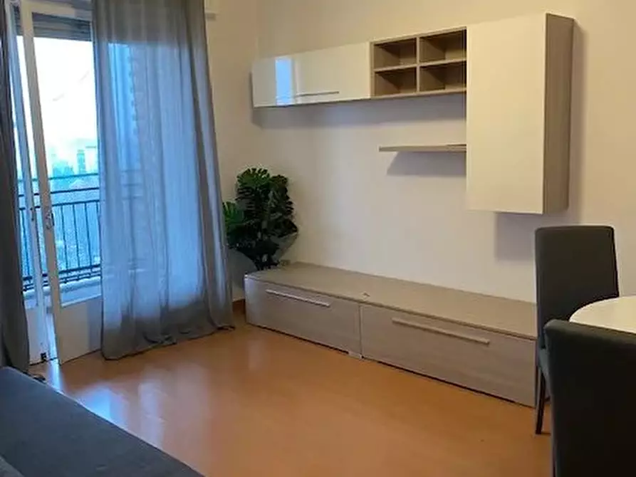 Immagine 1 di Casa trifamiliare in affitto  a Milano