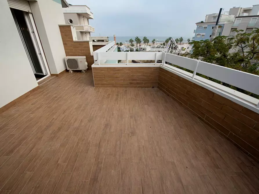 Immagine 40 di Casa trifamiliare in vendita  a Cattolica