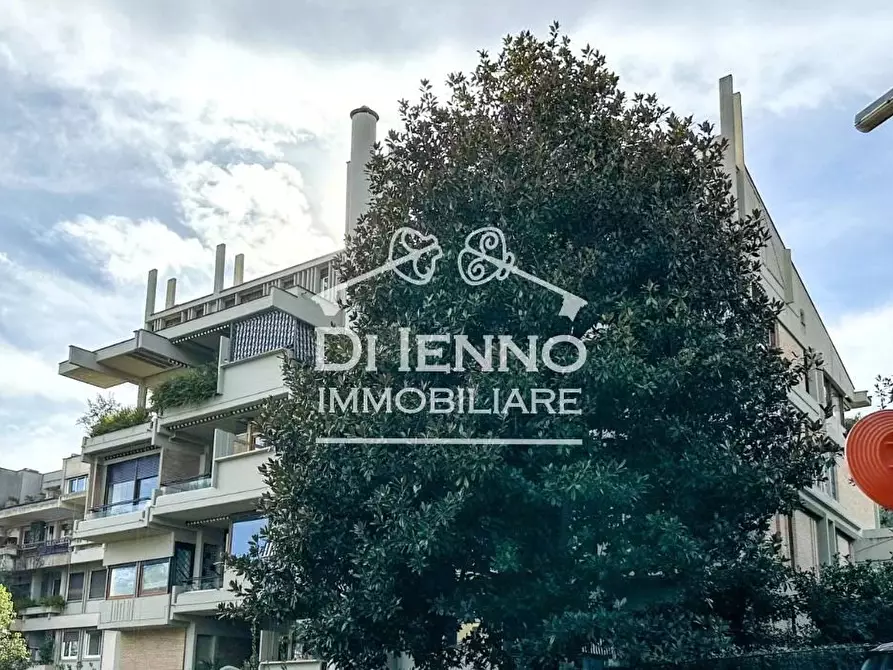 Immagine 17 di Casa trifamiliare in vendita  in Via dei Colli della Farnesina a Roma