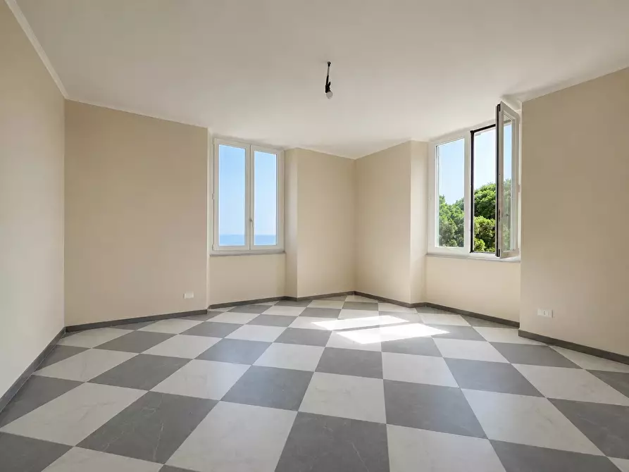 Immagine 15 di Casa trifamiliare in vendita  in Via Duchessa Canevaro a Avegno