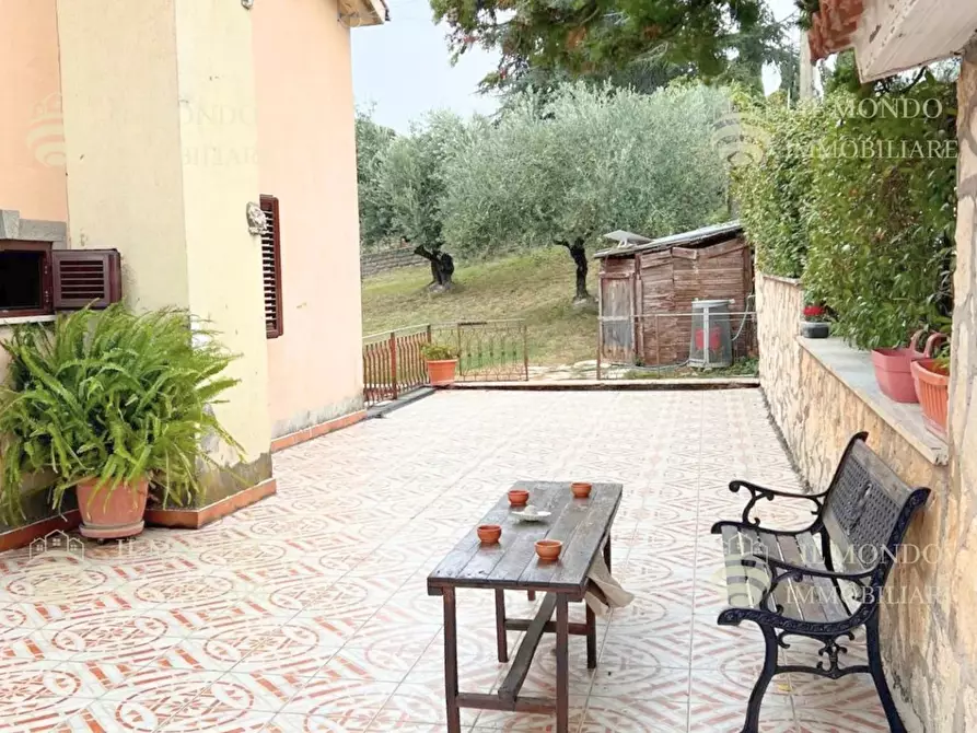 Immagine 4 di Casa trifamiliare in vendita  a Palombara Sabina