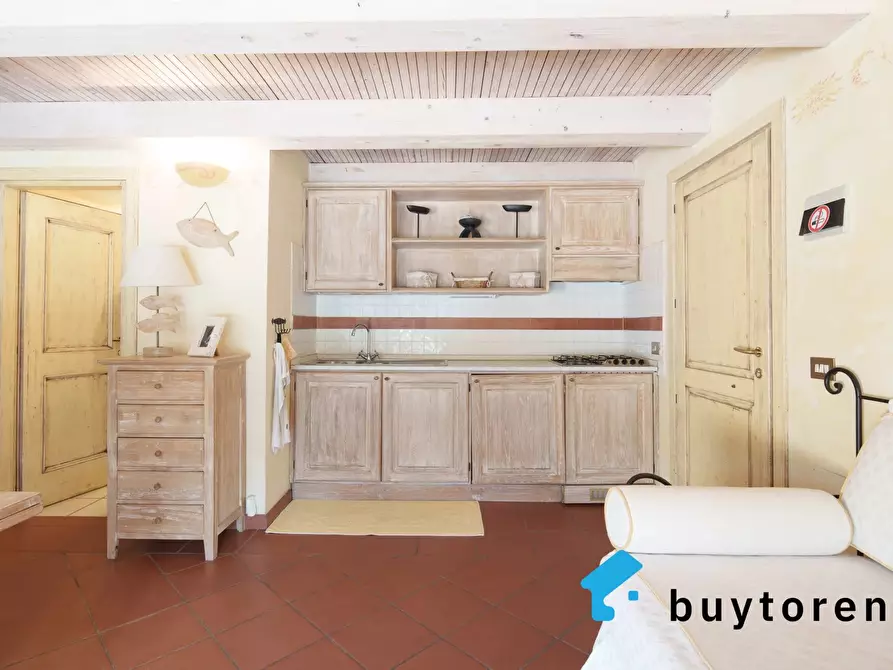 Immagine 10 di Casa trifamiliare in vendita  in Piazza Ginestre a Olbia