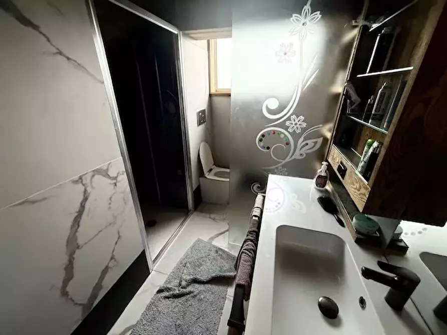 Immagine 4 di Casa trifamiliare in vendita  a Refrontolo