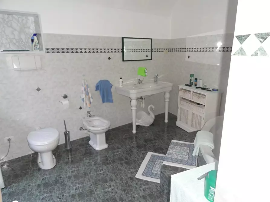 Immagine 10 di Casa trifamiliare in vendita  in Vico Sottorocchetta 8 a Ventimiglia