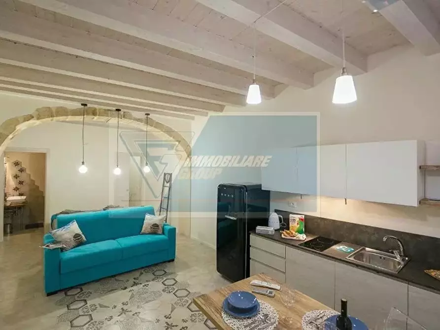 Immagine 1 di Casa trifamiliare in vendita  in Via Vincenzo Mirabella a Siracusa