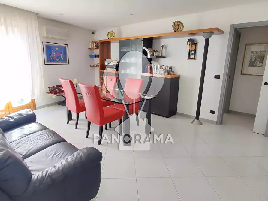 Immagine 8 di Casa trifamiliare in vendita  in Via Florio a Alcamo