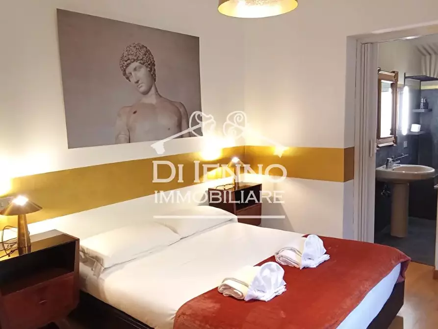 Immagine 32 di Casa trifamiliare in affitto  in Via della Polveriera a Roma