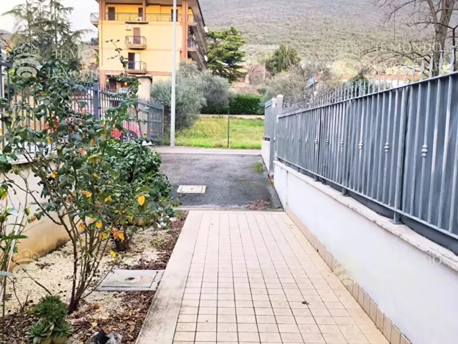 Immagine 2 di Casa trifamiliare in vendita  in Via Pietro Nenni, 8 a Palombara Sabina