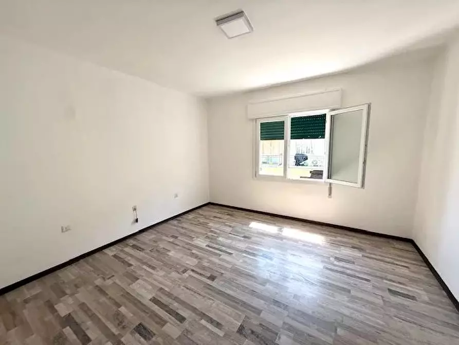 Immagine 1 di Casa trifamiliare in vendita  a Conegliano