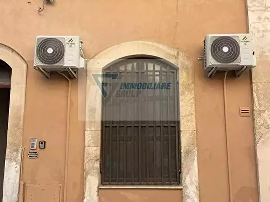 Immagine 10 di Casa trifamiliare in vendita  in Via Re Ierone II a Siracusa
