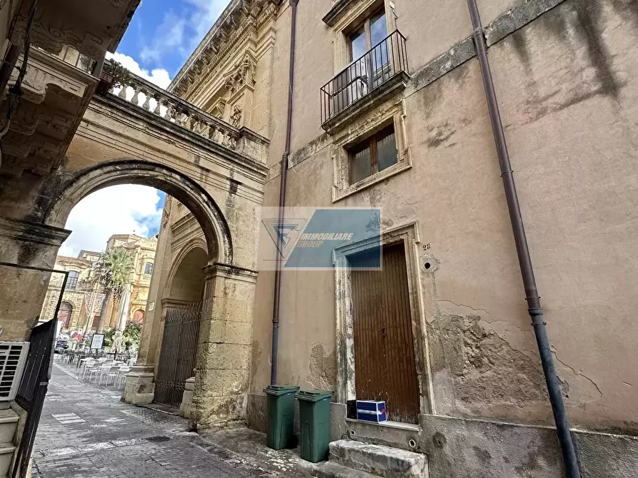 Immagine 26 di Casa trifamiliare in vendita  in Vico Salonia, 25 a Noto