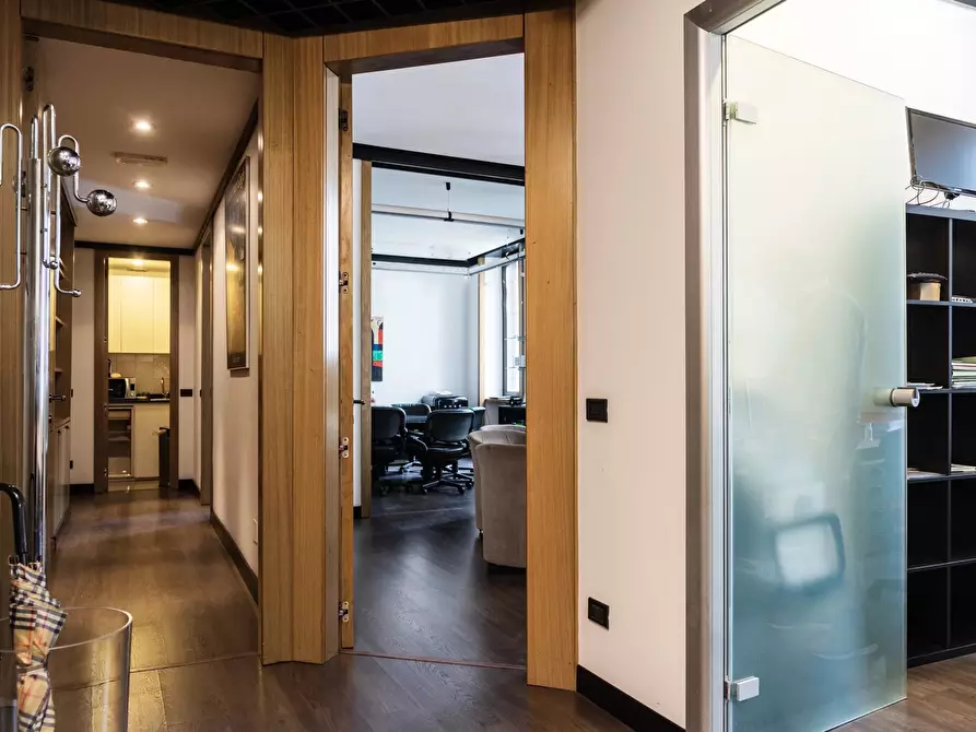 Immagine 5 di Castello in affitto  in Via Spadari a Milano