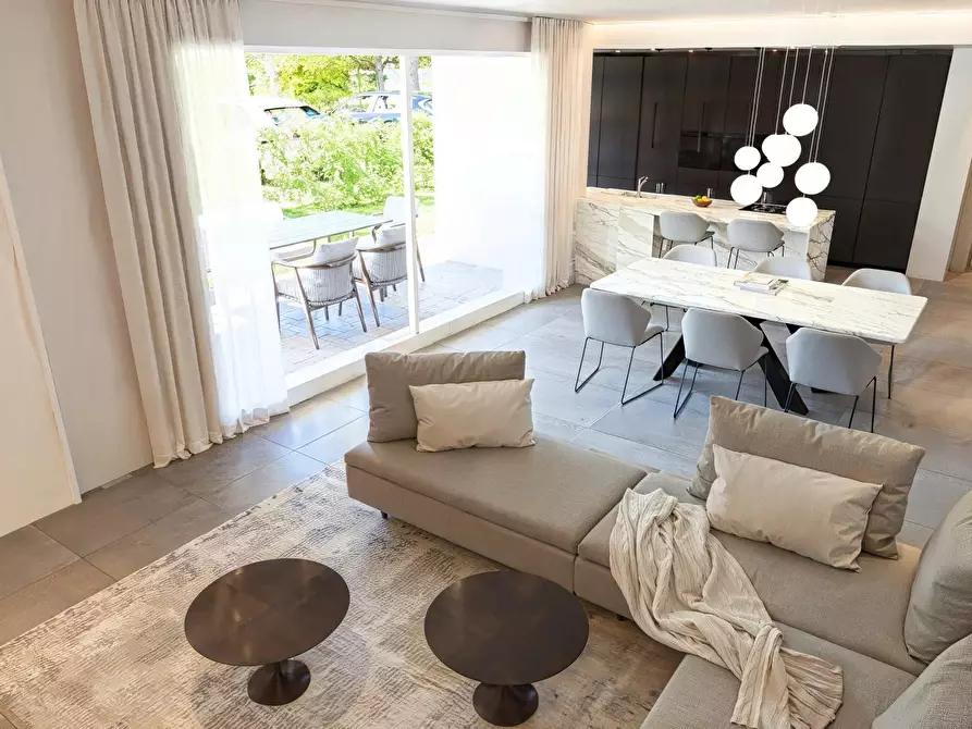 Immagine 1 di Casa trifamiliare in vendita  in Via Chiesa a Stra