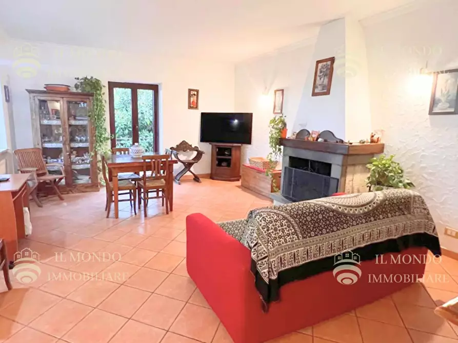 Immagine 13 di Casa trifamiliare in vendita  a Palombara Sabina