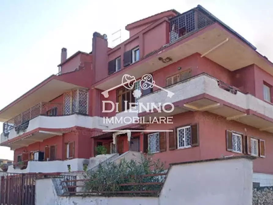 Immagine 17 di Casa trifamiliare in vendita  in Via Mongardino a Roma