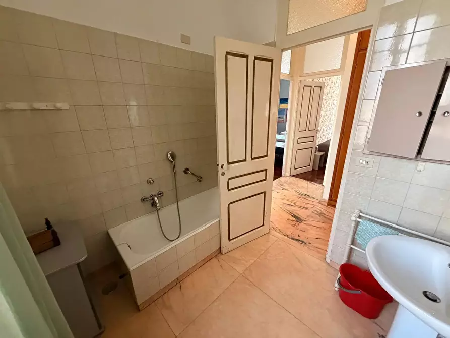 Immagine 17 di Casa trifamiliare in vendita  in Via Cavour, 29 a Ventimiglia