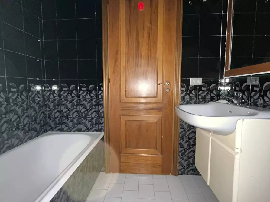 Immagine 19 di Casa trifamiliare in vendita  in Corso Giuseppe Garibaldi a Chiavari