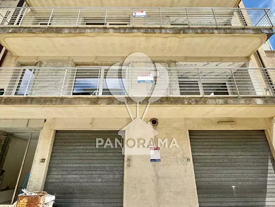Immagine 30 di Casa trifamiliare in vendita  in via pertini a Alcamo