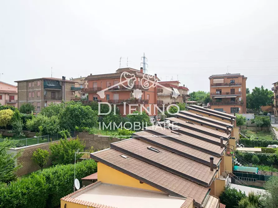 Immagine 16 di Casa trifamiliare in vendita  in Via Castenedolo a Roma