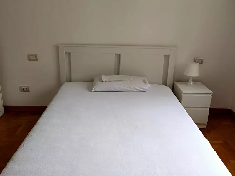 Immagine 1 di Casa trifamiliare in affitto  a Milano