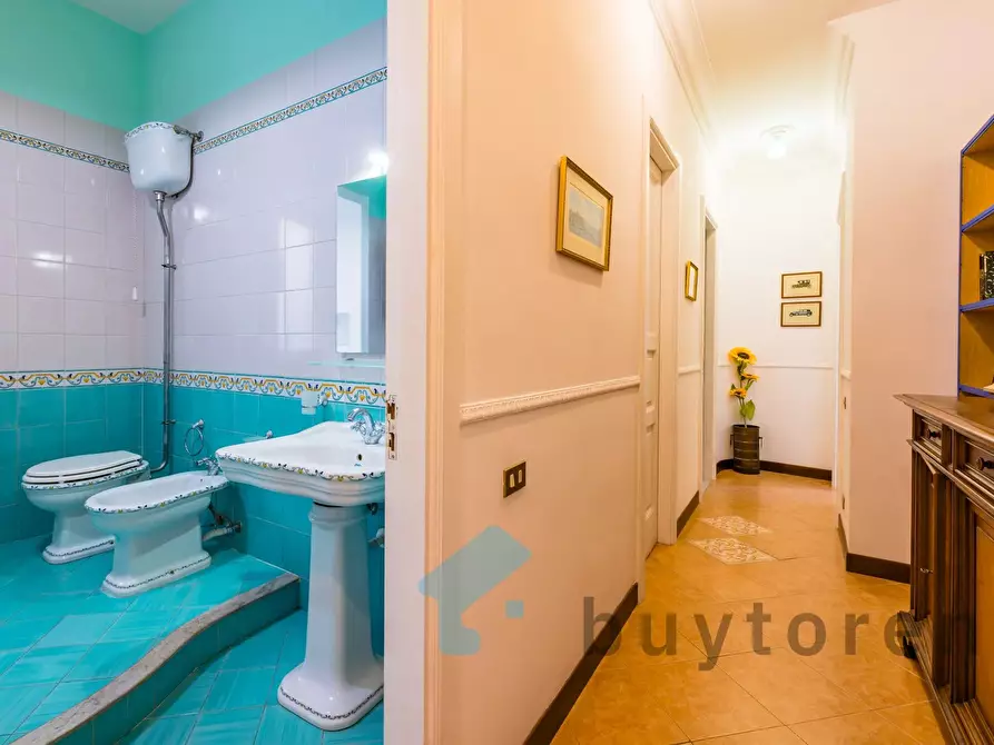 Immagine 43 di Casa trifamiliare in vendita  in Piazzetta Rosario di Palazzo, 10. a Napoli