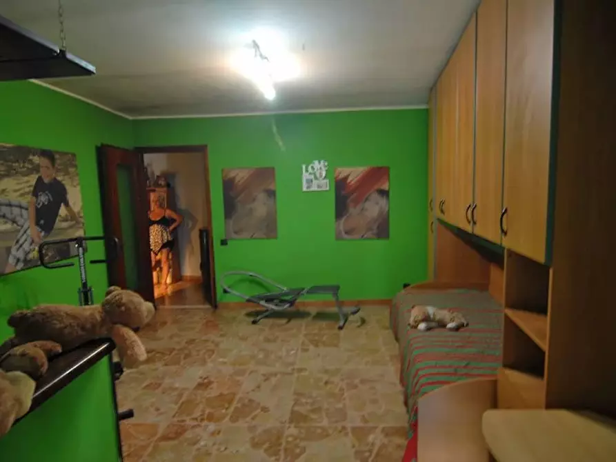 Immagine 11 di Casa trifamiliare in vendita  a Barolo