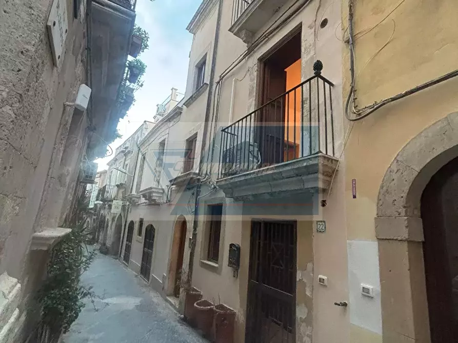 Immagine 1 di Casa trifamiliare in vendita  in Via del Crocifisso a Siracusa